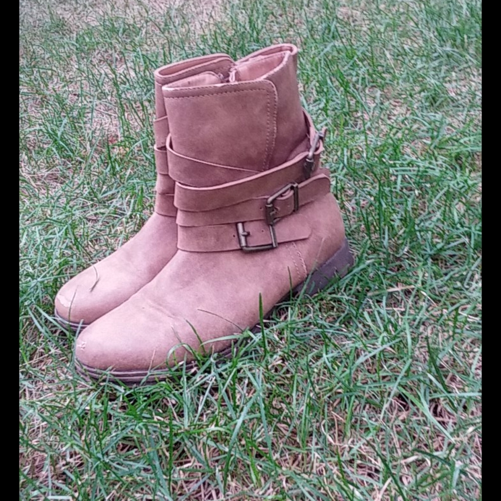 Boots - Picture 3 of 3